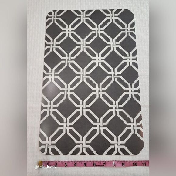 🏖 Gray White Easy Wipe Vinyl Placemat Lattice Grey - Picture 2 of 3